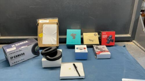 2K WEBCAM, IP CAMERAL, CAR PHONE HOLDERS, 2 IN 1 CHARGING DOCKS, SMALL BOX OF STYLUS PENS, REPLACEMENT HEADPHONE COVERS