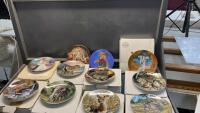 TOTE W/(17) COLLECTOR PLATES - MOST ARE WITH ANIMALS