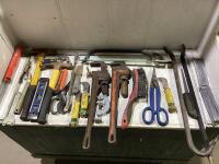 BOX OF HEAVY DUTY RIDGID PIPE WRENCHES, HACKSAW, CROWBAR, HAMMER AND MISC