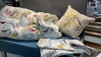 TWIN DOWN/FEATHER COMFORTER W/ THROW PILLOW