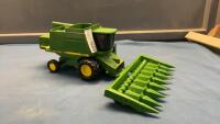 JOHN DEERE COMBINE 9500 W/ PLASTIC HEADER