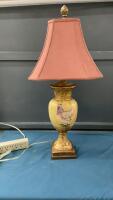 TABLE LAMP W/ CERAMIC BASE WITH A CHICKEN MOTIF