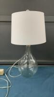 TABLE LAMP W/ CLEAR GLASS BASE/WHITE SHADE