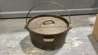 CAST IRON DUTCH OVEN