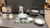 BOX W/ DISH SET, CHRISTMAS CREAM + SUGAR, (2)WIRE RACKS, CARAFE