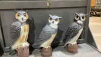 BOX W/(3) PLASTIC OWLS