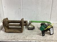 WELD-ON WINCH & PHILIPS PLUGIN W/ BRACKET MOUNT