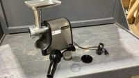CUISINART GRINDER WITH ACCESSORIES