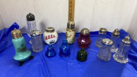 BOX OF COLLECTIBLE / VINTAGE SHAKERS