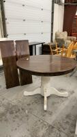 ROUND SINGLE PEDESTAL TABLE W/ (2) LEAVES