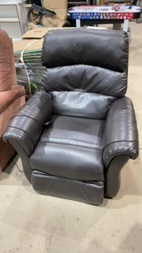 BLACK ELECTRIC RECLINING LIFT CHAIR