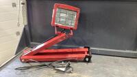 WORK LIGHT W/ WALL MOUNT BRACKET