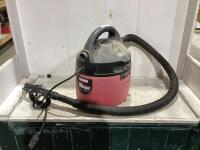 CRAFTSMAN CLEAN-N-CARRY PORTABLE VACUUM