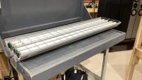 FLUORESCENT LIGHT FIXTURE - 4 BULB SIZE