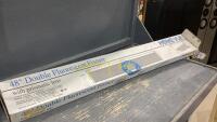 DOUBLE FLUORESCENT LIGHT FIXTURE 4&rsquo;