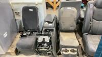 LITTLE JUMPSEAT W/ A SEATBELT ATTACHED, CONSOLE W CUPHOLDERS, CENTER CONSOLE W CUPHOLDERS INCLUDED