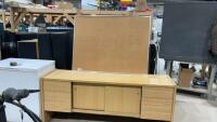 DESK W A CORK BOARD