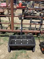 TRUE TEMPER DS1500 FERTILIZER SPREADER