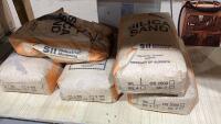 PALLET W/ 5 BAGS OF SILICA SAND - 22.7KG/BAG