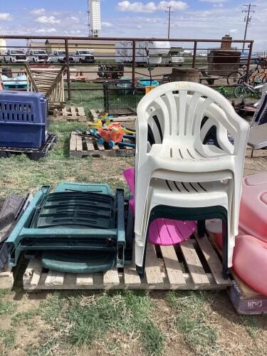 PALLETE OF (2) FOLDABLE & (7) PLASTIC OUTDOOR CHAIRS