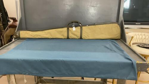 LIGHTLY PADDED VINYL GUN CASE