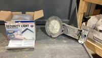 SECURITY HIGH PRESSURE SODIUM LIGHT + LED YARD LIGHT