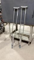 SET OF ALUMINUM CRUTCHES