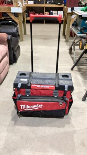 MILWAUKEE TOOL BAG ON 2 WHEELS