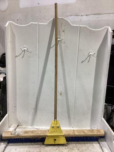 AGF - INDUSTRIAL SYNTHETIC FINE COARSE SWEEPING BROOM