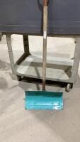 METAL SNOW SHOVEL