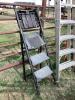 PLASTIC FOLDABLE 4-STEP LADDER