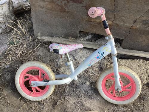 HUFFY MICKY MOUSE THEMED BICYCLE
