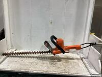 22" BLACK&DECKER ELECTRIC HEDGE TRIMMER