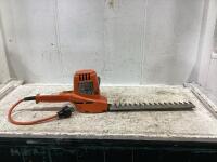 ELECTRIC BLACK&DECKER HEDGE TRIMMER