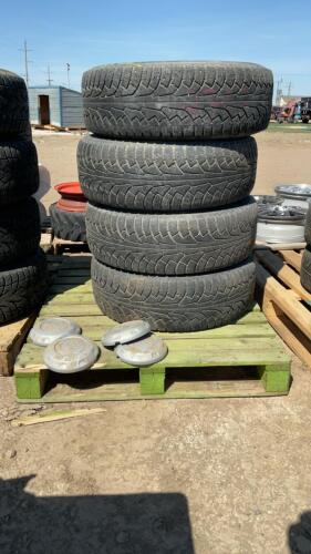 4 NOKIAN HAKKAPELIITTAS W/ RIMS - 245/70R17 - OFF FORD F150, 4 FORD HUBCAPS