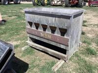 WOODEN FEEDER