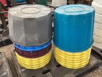 (17) PLASTIC CONTAINERS