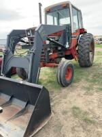 International 1086 diesel tractor with Leon loader