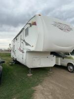 Razor 32 foot toy hauler/camper