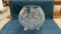 LARGE PINWHEEL CRYSTAL ROUND BOWL/VASE ON 3-LEGS