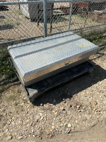 Two aluminum side boxes