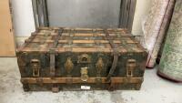 ANTIQUE WOOD TRUNK W/ TRAY