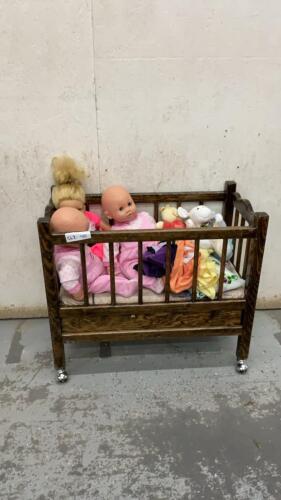 ROLLING DOLL CRIB W/ (3) DOLLS