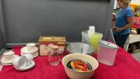 BOX OF MISC KITCHEN ITEMS -PLASTIC & STAINLESS MIXING BOWLS, (2) CHIFFON PAN, PLASTIC STORAGE,