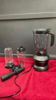 NUTRIBULLET W/ ONE EXTRA BLADE