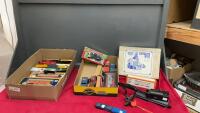 (2) FLATS OF TRAIN CARS & , LEAVERITE MINE BUILDING KIT ( S SCALE)
