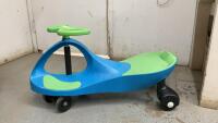 BLUE/GREEN PLASMA WIGGLE CAR