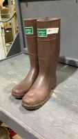 NORTHERNER RUBBER BOOTS - SIZE 13