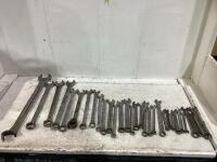 SHOP BOX OF WRENCHES METRIC/SAE