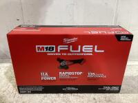 M18 FUEL MILWAWKEE 4-1/2" / 5" GRINDER SLIDE SWITCH, LOCK ON